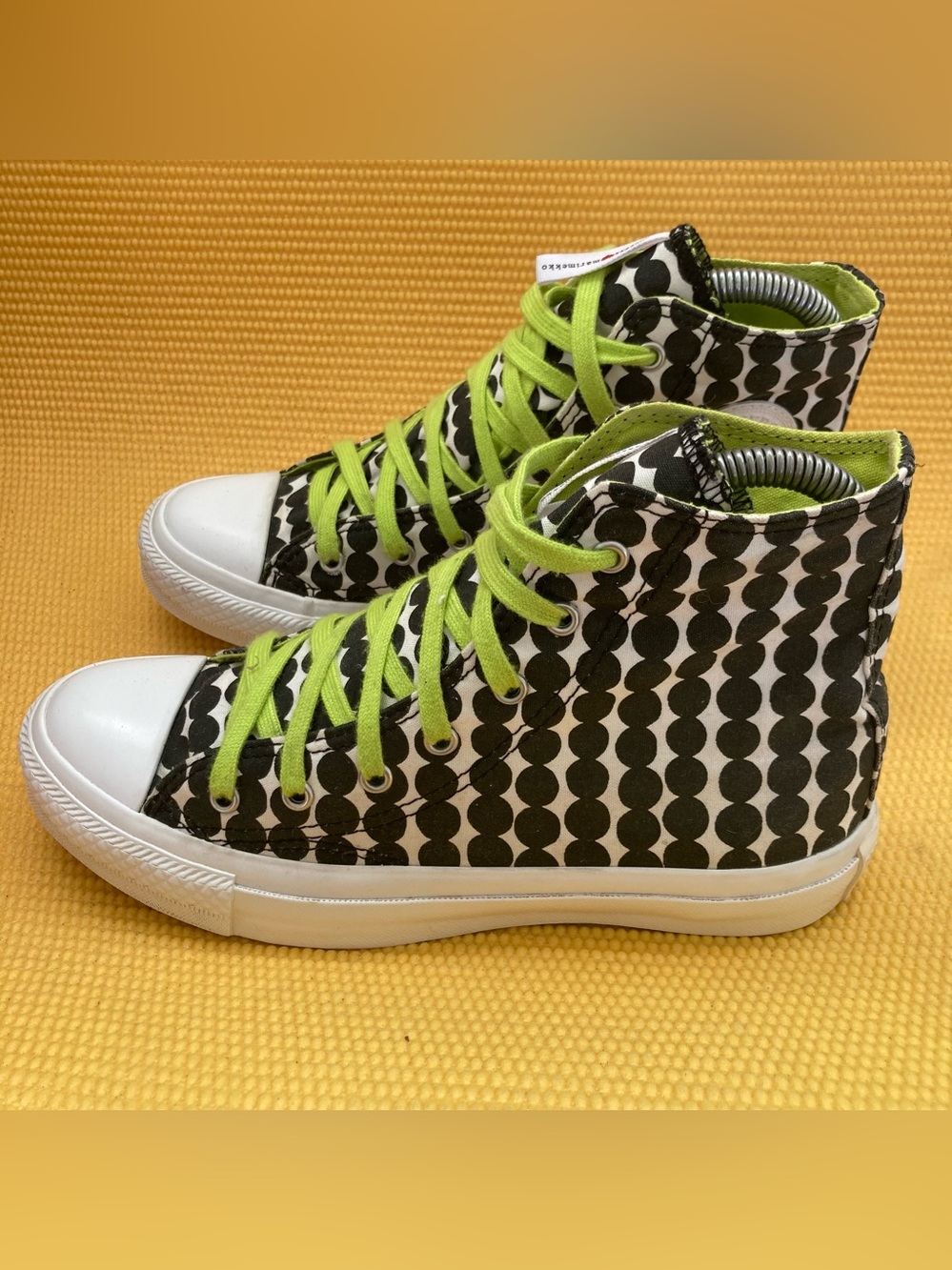Converse High-Top Sneakers in Black, White & Lime Green size 4 youth Girls - Picture 3 of 9